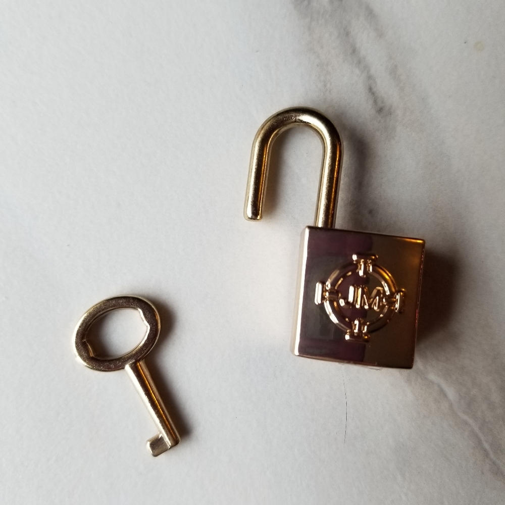 Gold toned functional key and lock